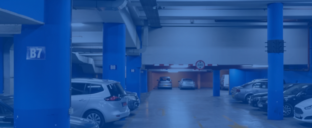 ParkingX : 高性能車両ナンバープレート認識システム