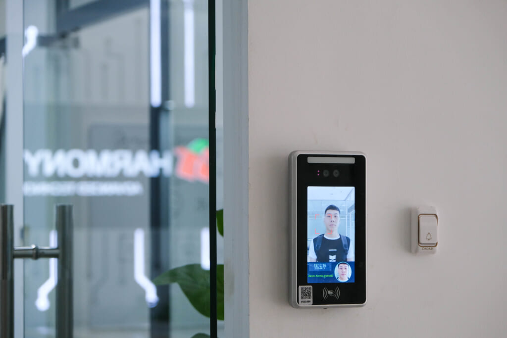 FaceX-accompanies-Harmony-AT-to-digitalize-the-attendance-process